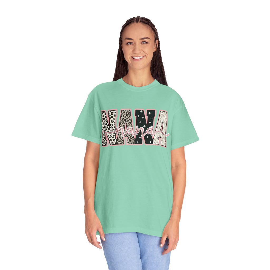Nana Leopard & Stars T-Shirt – Stylish Grandma Graphic Tee